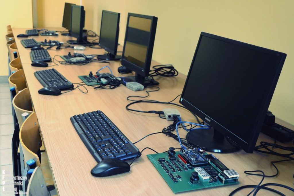 Electronics workbench with instruments