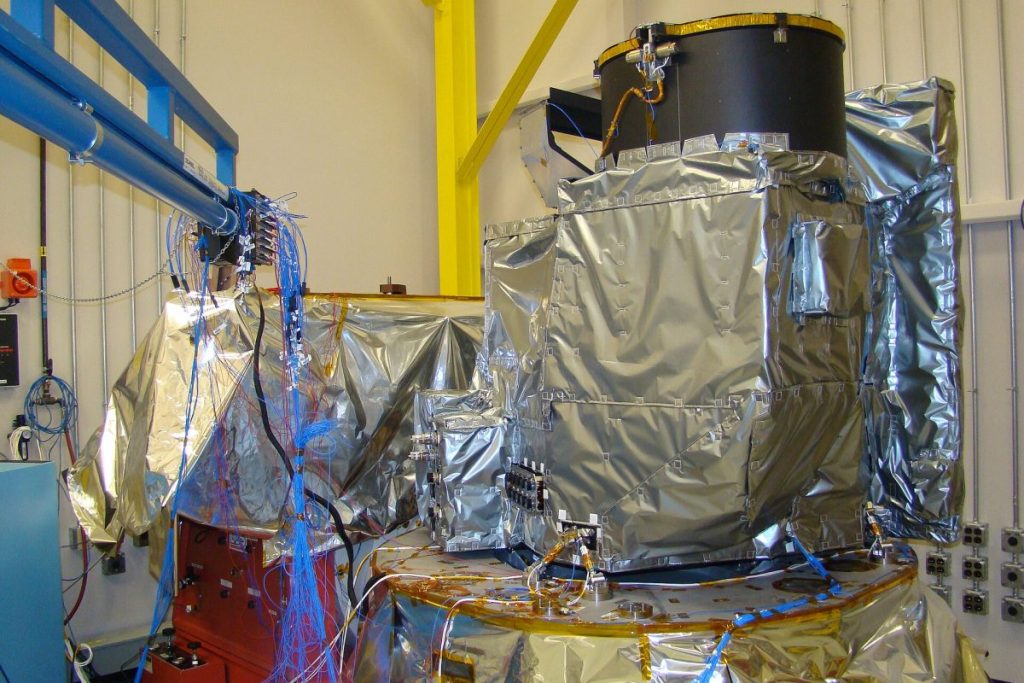 Equipment undergoing a vibration test