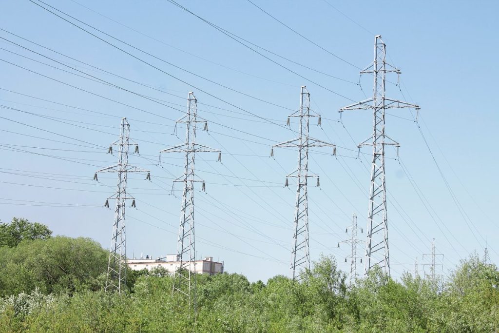 Power transmission pylon